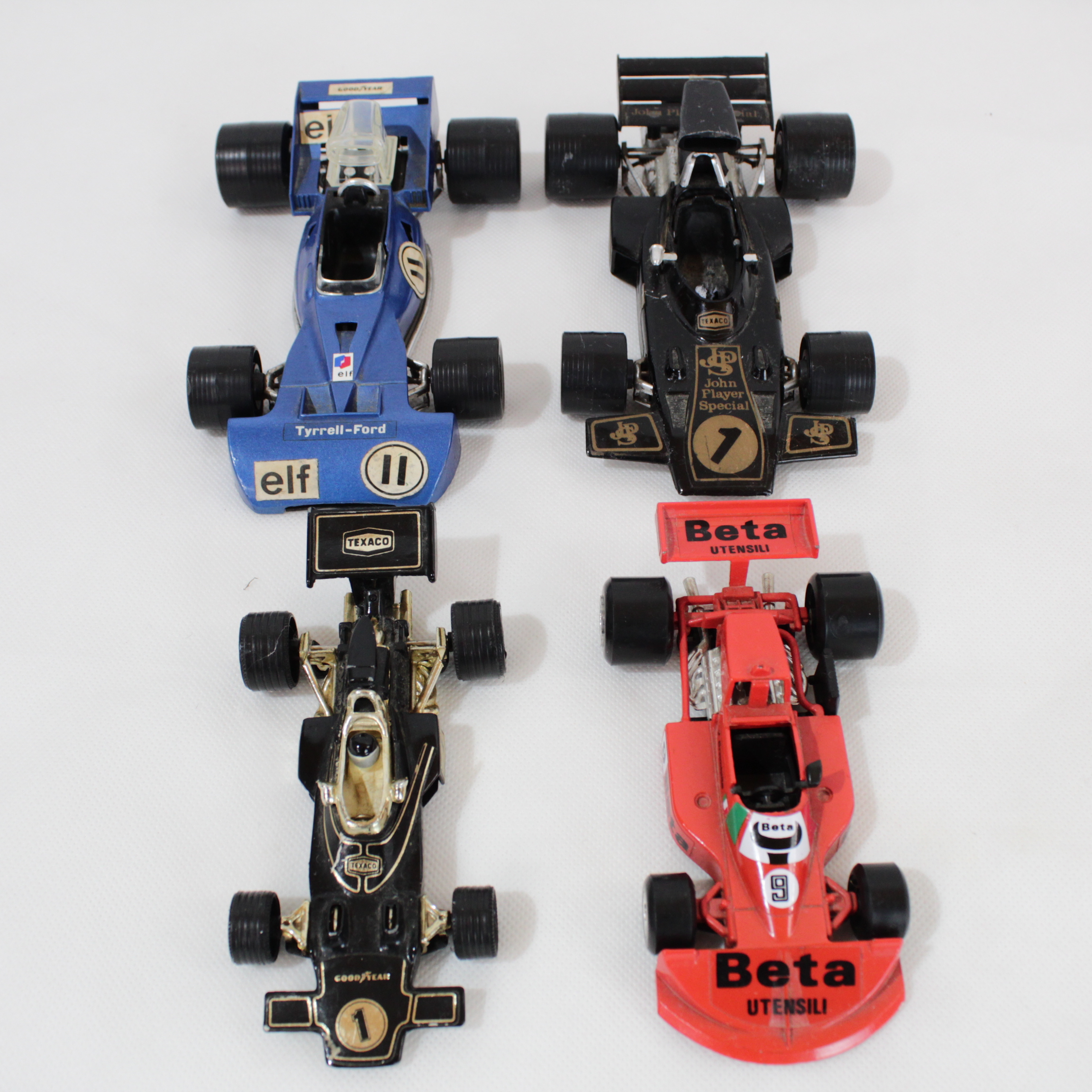 Lot de 6 voitures de course diverses marques - Bon état - Photo 3